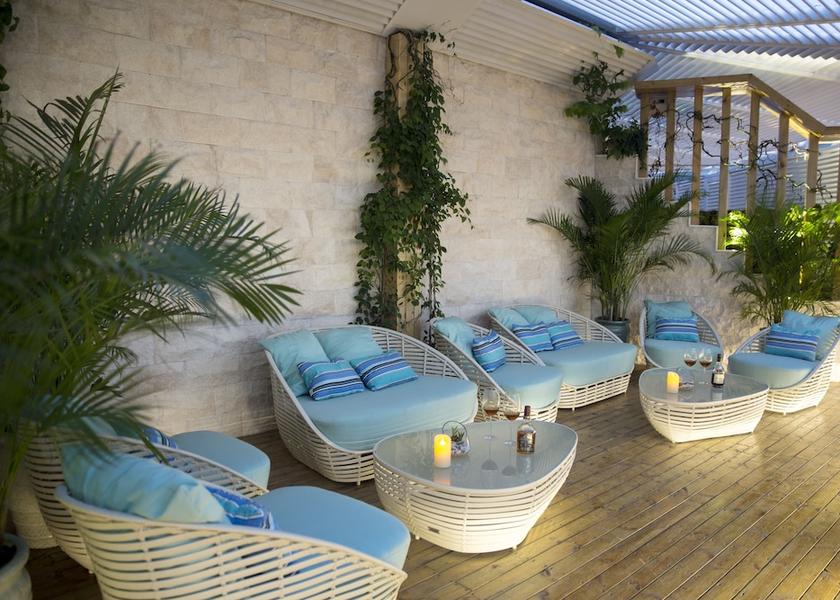 Guangdong Shantou Bar (on property)