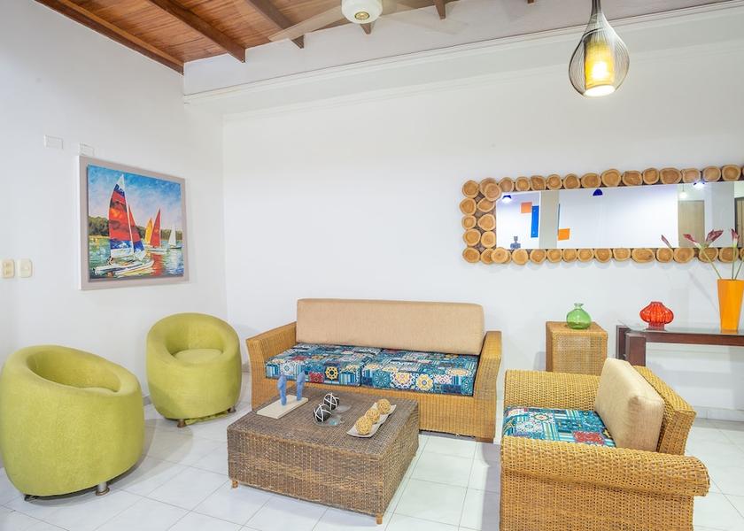 Córdoba Montería Lobby sitting area