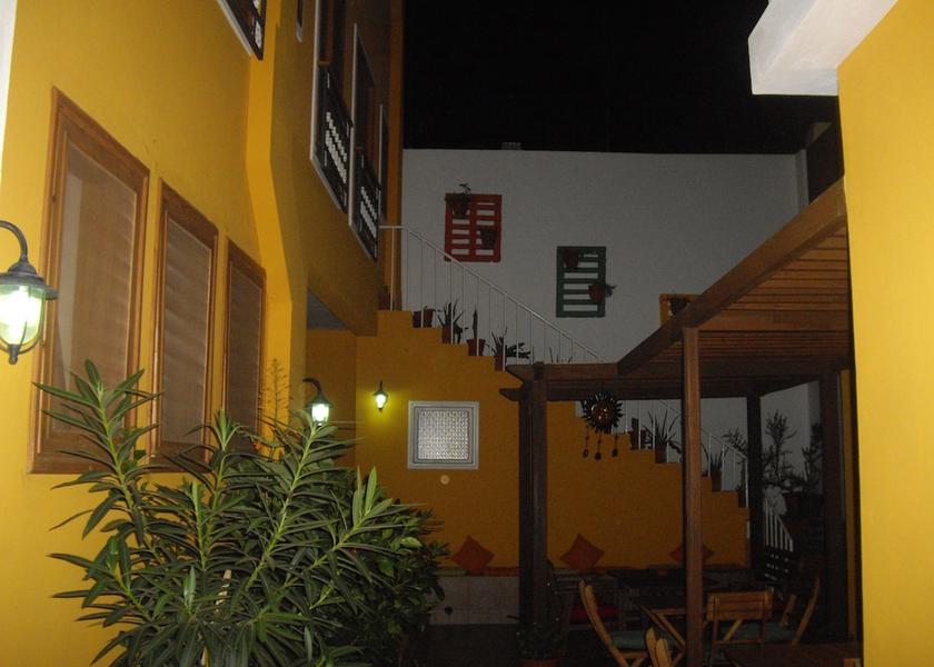  São Vicente Courtyard