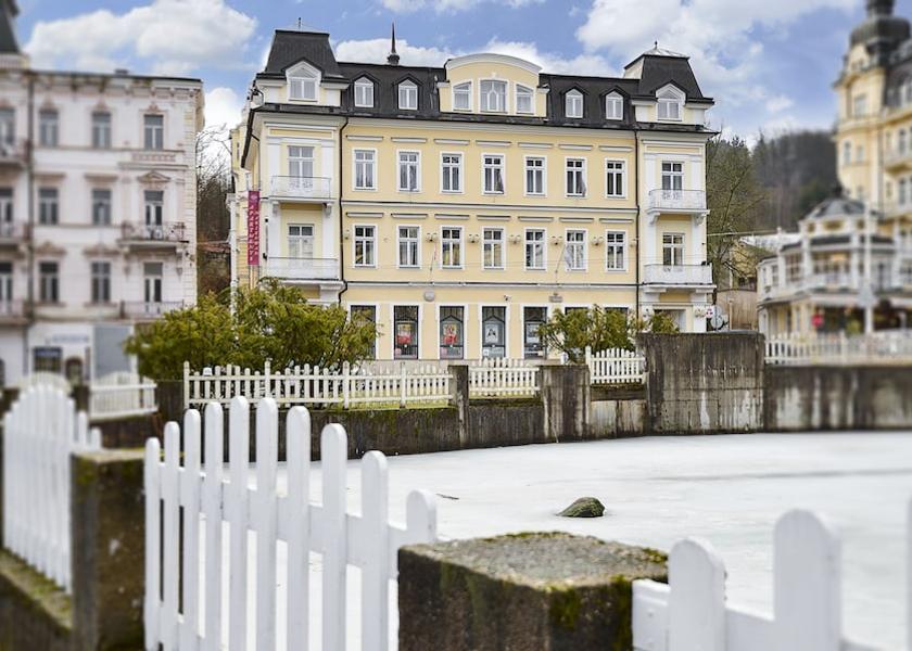 Karlovy Vary (region) Marianske Lazne Facade