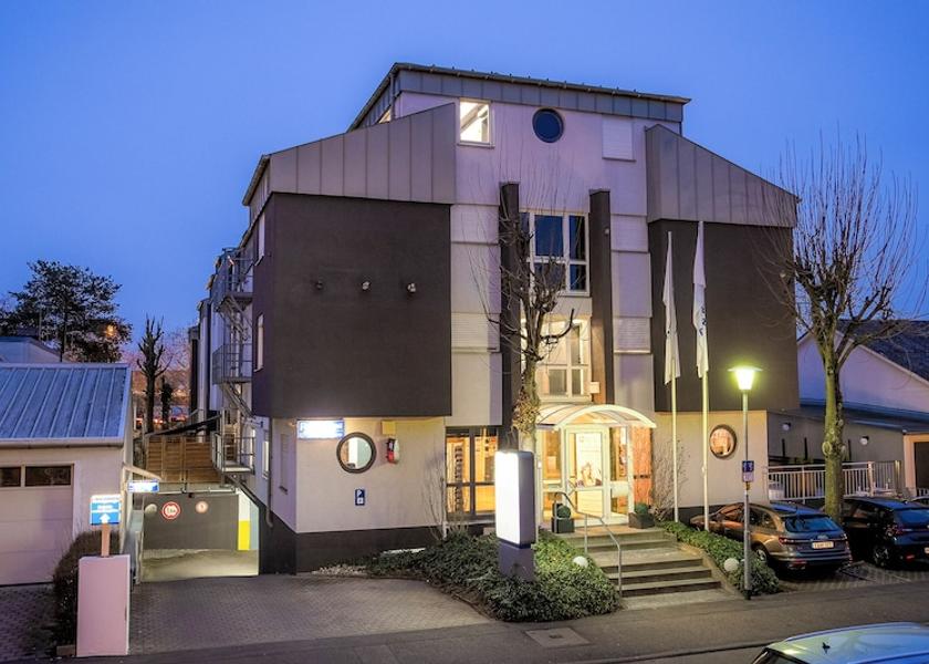 Baden-Württemberg Heilbronn Front of property - evening/night