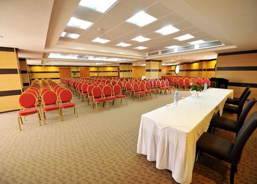  Oran Meeting Room