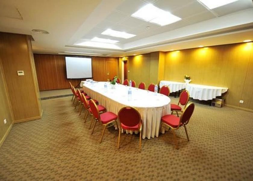  Oran Meeting Room