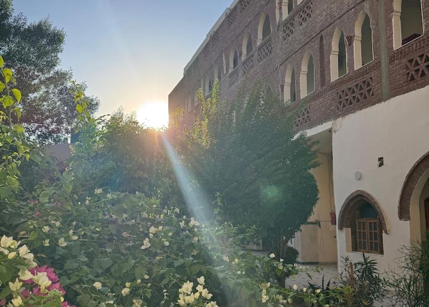  Luxor Exterior Detail