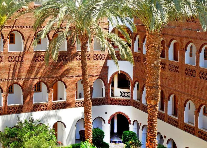  Luxor Exterior Detail