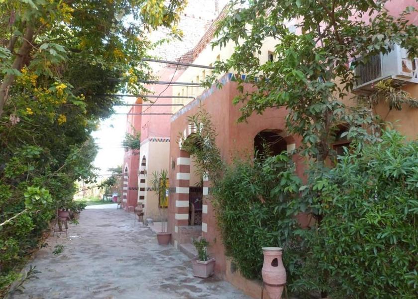  Luxor Exterior Detail