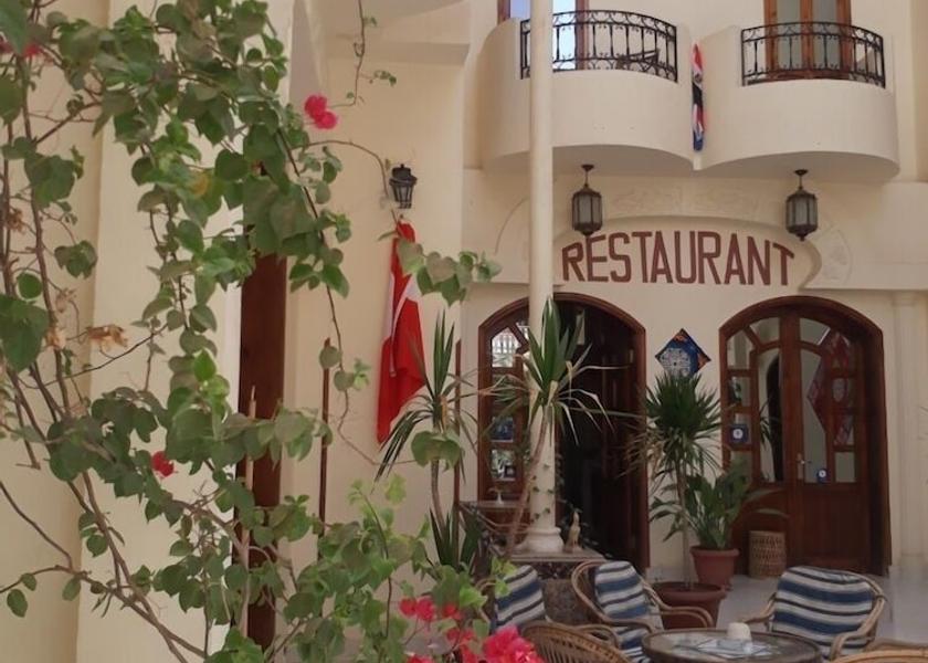  Luxor Interior Entrance