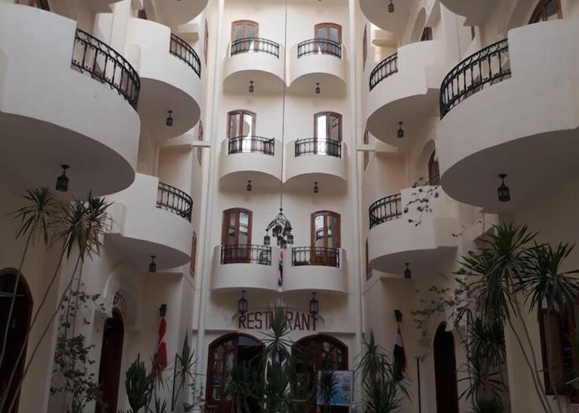  Luxor Property Grounds