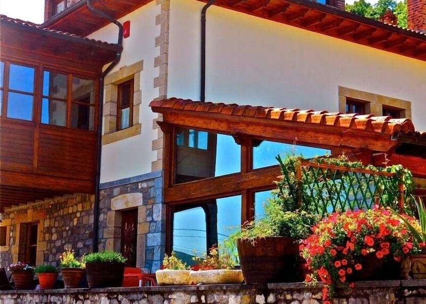 Asturias Onis Front of property