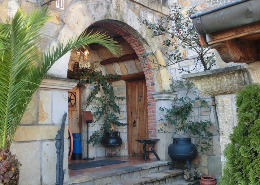 Cantabria Barcena de Cicero Entrance