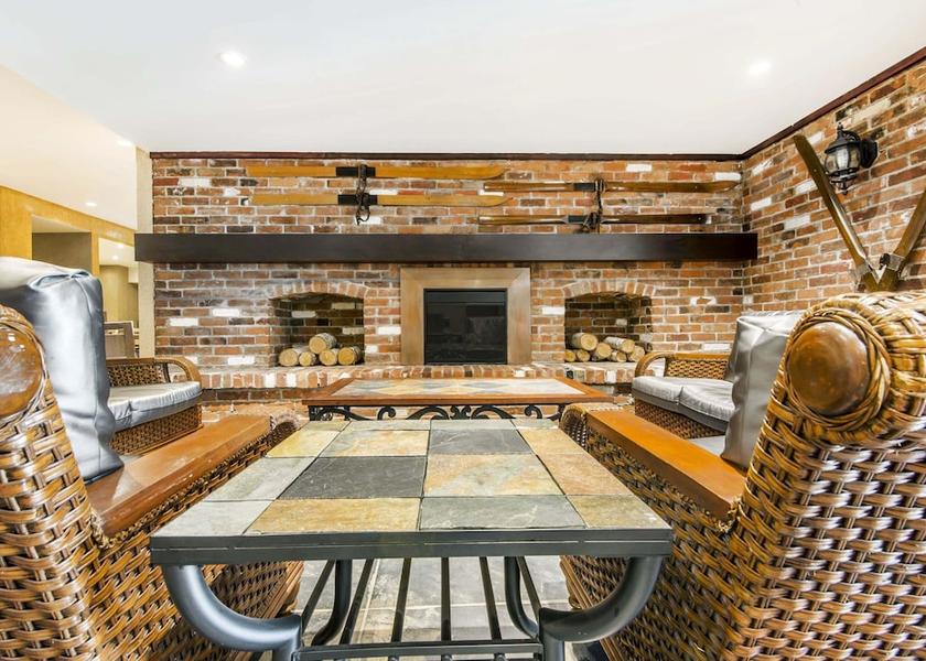 Ontario Collingwood Lobby