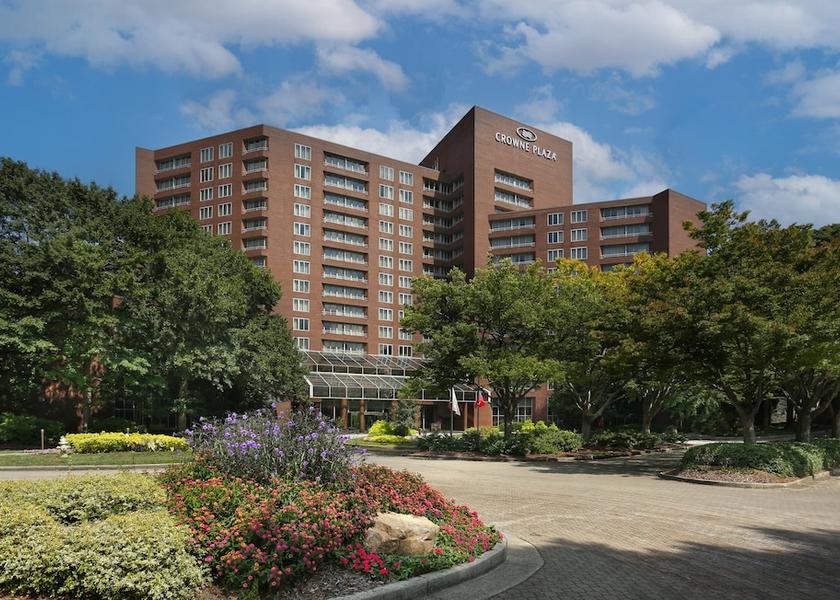 Georgia Dunwoody Exterior Detail