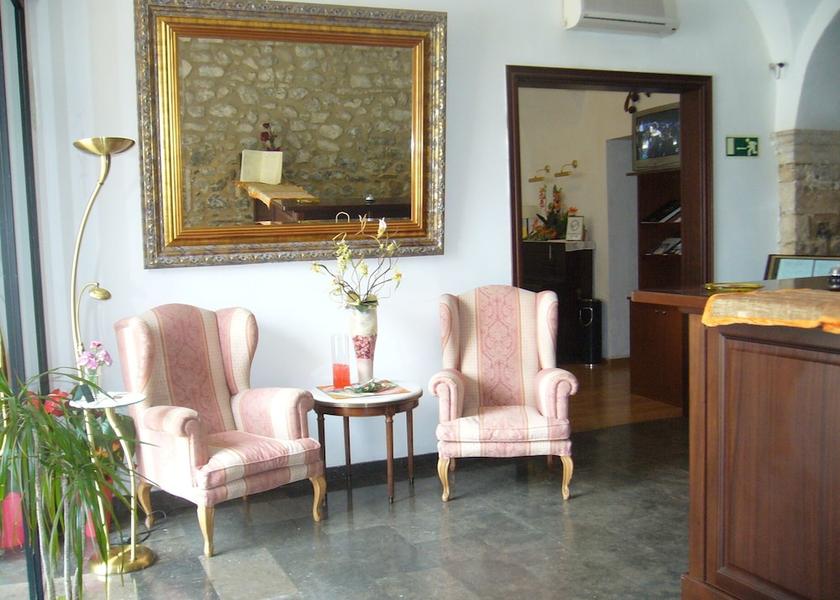 Catalonia Besalu Lobby