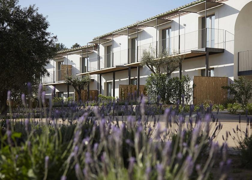 Catalonia Pau Facade