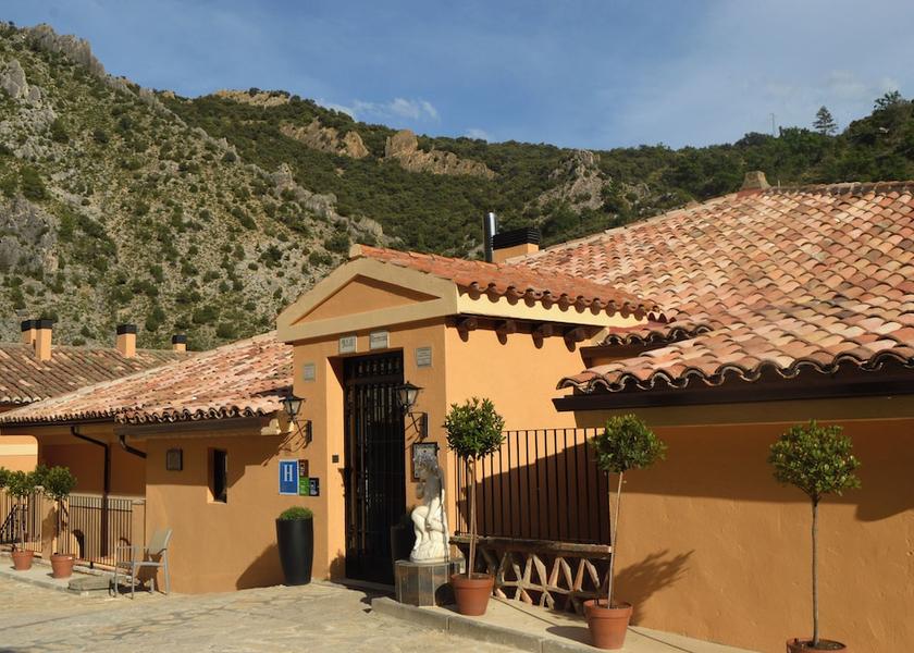 Aragon Villarluengo Front of property