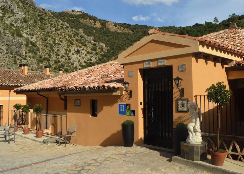Aragon Villarluengo Front of property