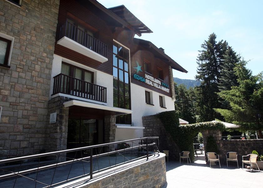 Aragon Canfranc Front of property