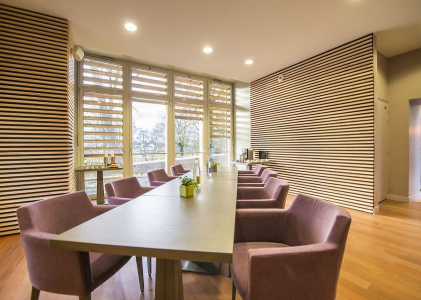 Auvergne-Rhone-Alpes Bellerive-sur-Allier Meeting Room