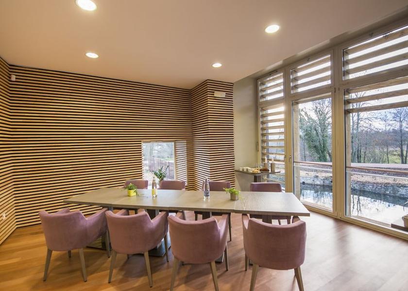 Auvergne-Rhone-Alpes Bellerive-sur-Allier Meeting Room