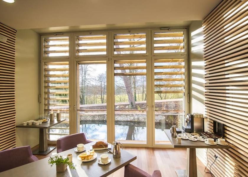 Auvergne-Rhone-Alpes Bellerive-sur-Allier Breakfast Area