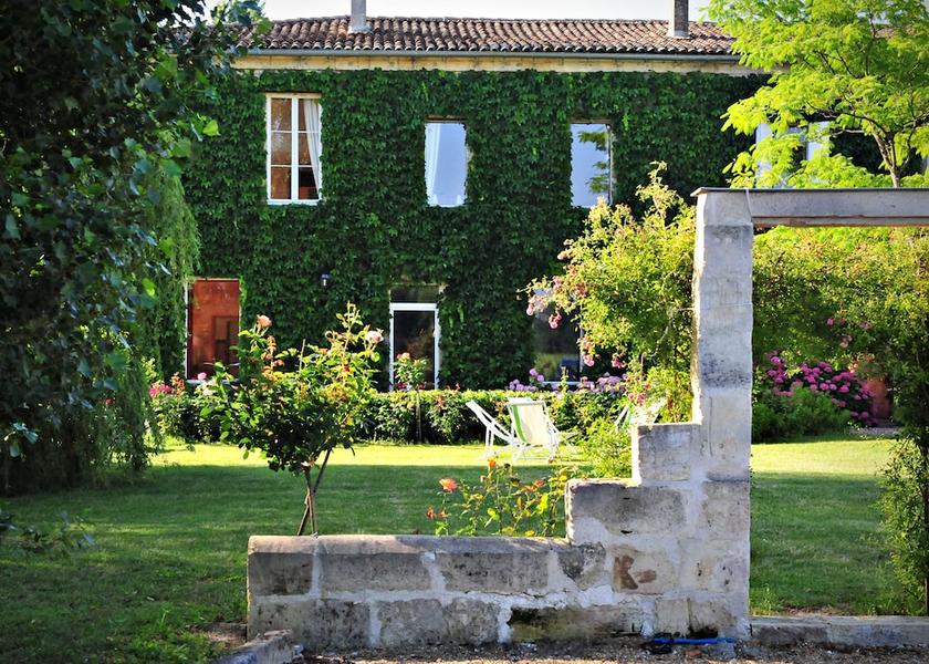 Nouvelle-Aquitaine Fronsac Facade