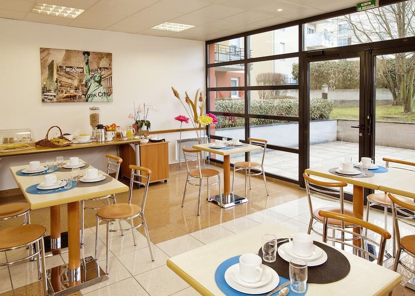 Auvergne-Rhone-Alpes Saint-Genis-Pouilly Breakfast buffet