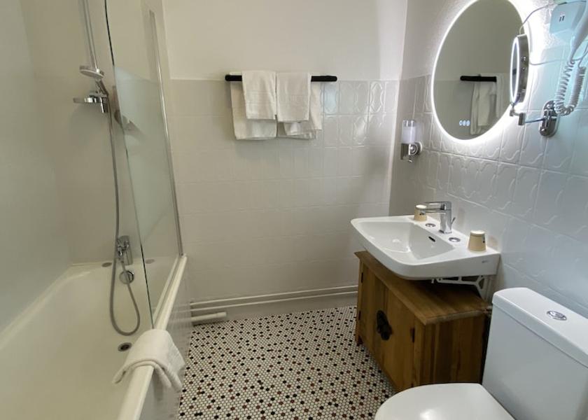 Brittany Fougeres Bathroom