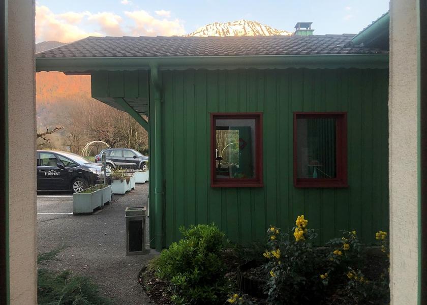 Auvergne-Rhone-Alpes Saint-Ferreol Room