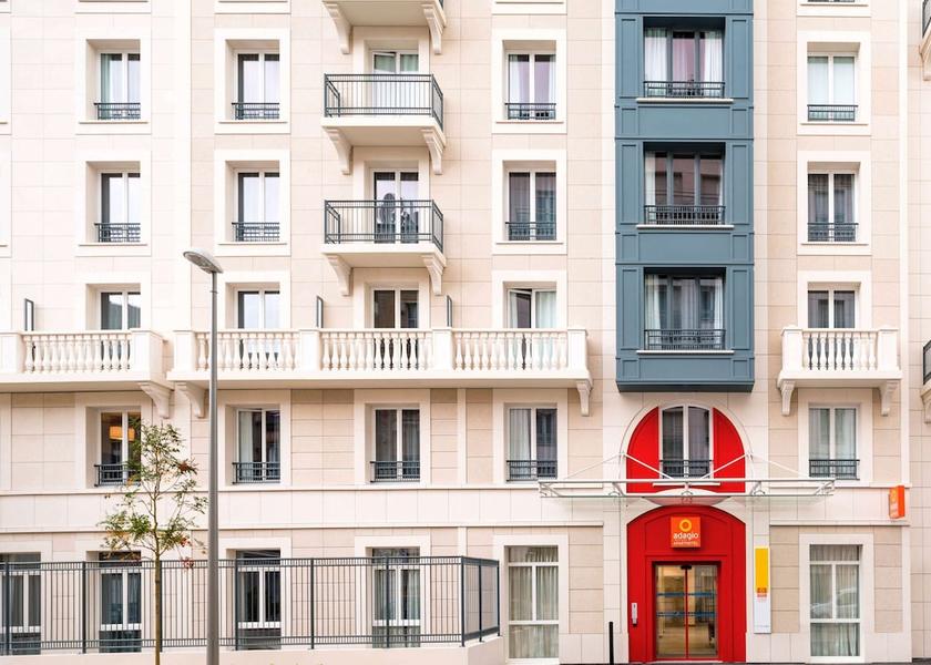 Ile-de-France Puteaux Exterior Detail