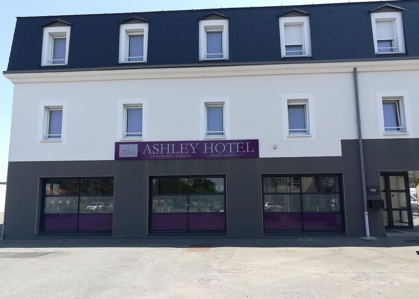 Pays de la Loire Ruaudin Facade