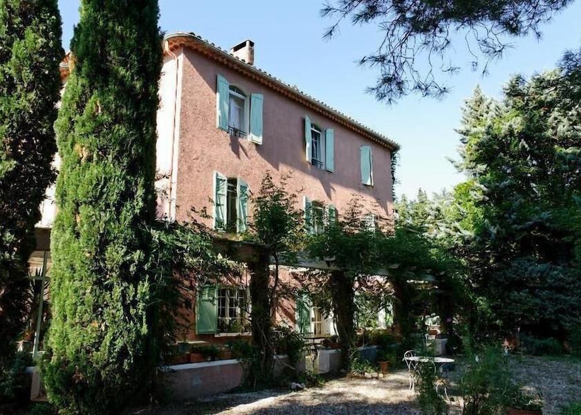 Provence - Alpes - Cote d'Azur Orgon Facade
