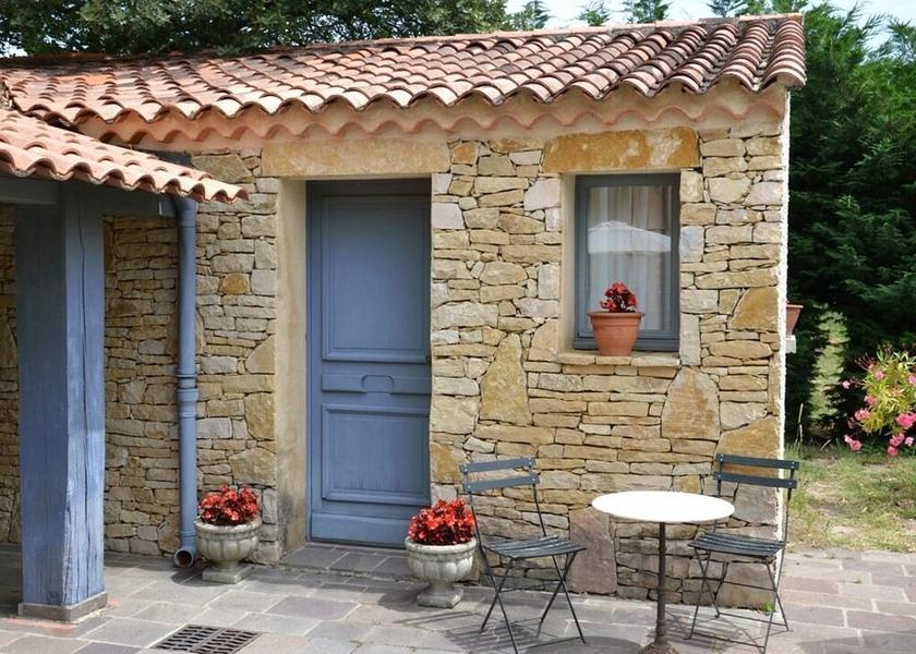 Auvergne-Rhone-Alpes Donzere Exterior Detail