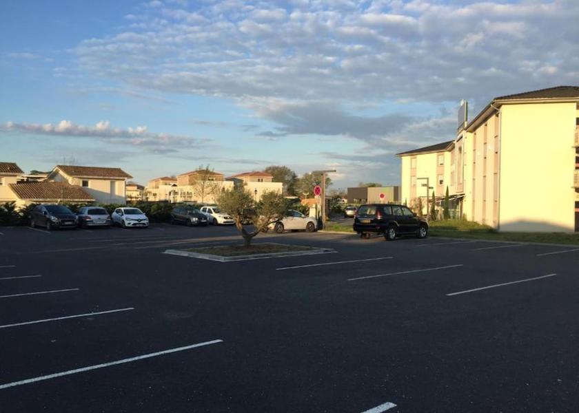 Nouvelle-Aquitaine Yvrac Parking