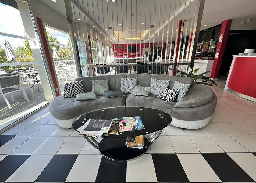 Nouvelle-Aquitaine Yvrac Lobby sitting area