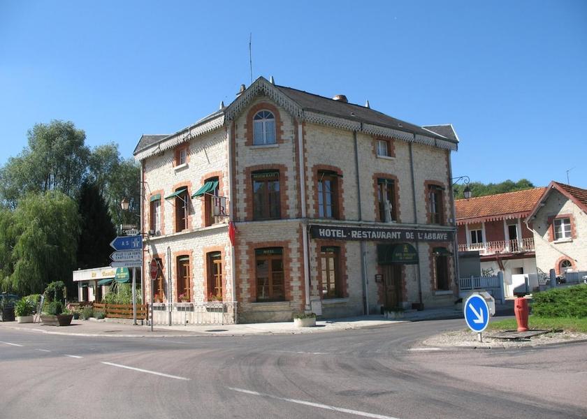 Grand Est Ville-Sous-la-Ferte Exterior Detail