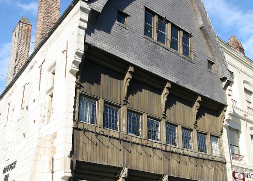 Hauts-de-France Fontaine-Notre-Dame Exterior Detail