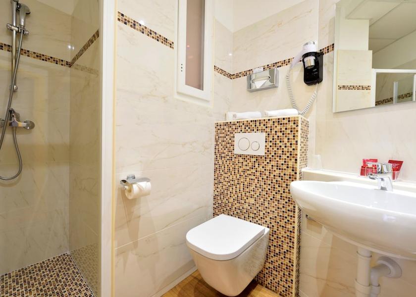 Provence - Alpes - Cote d'Azur Beausoleil Bathroom