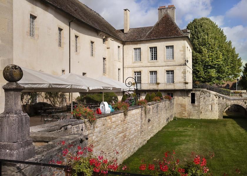 Bourgogne-Franche-Comte Gilly-les-Citeaux Facade