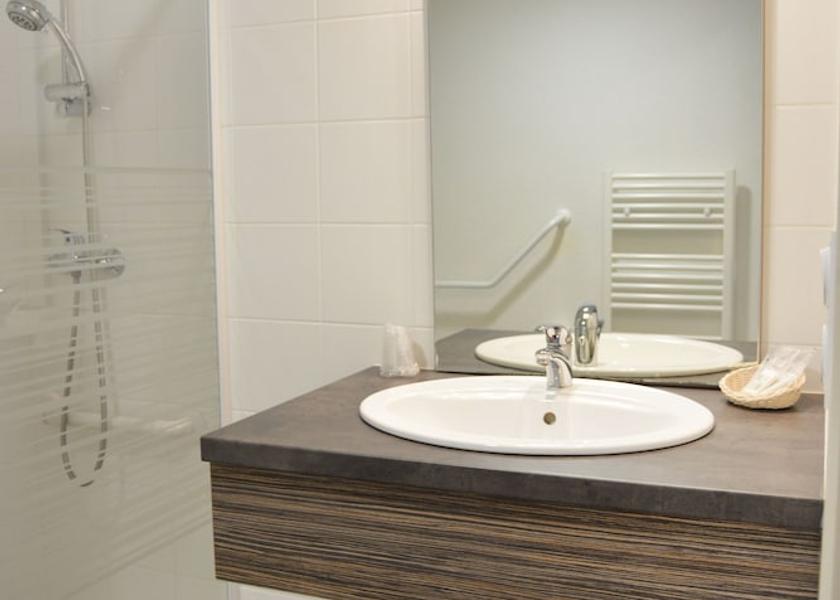 Auvergne-Rhone-Alpes Yzeure Bathroom