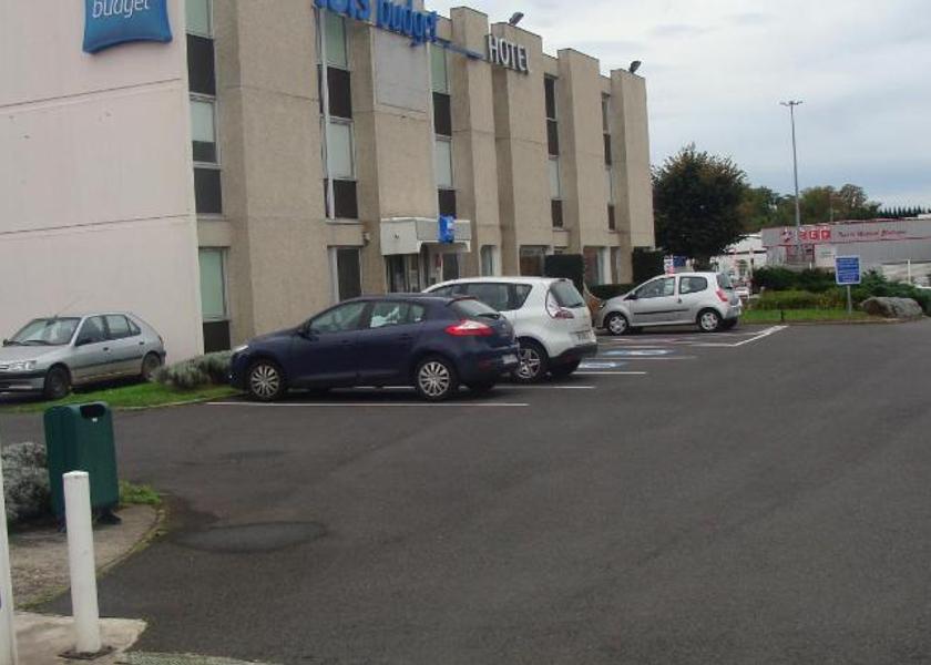 Auvergne-Rhône-Alpes Thiers Entrance