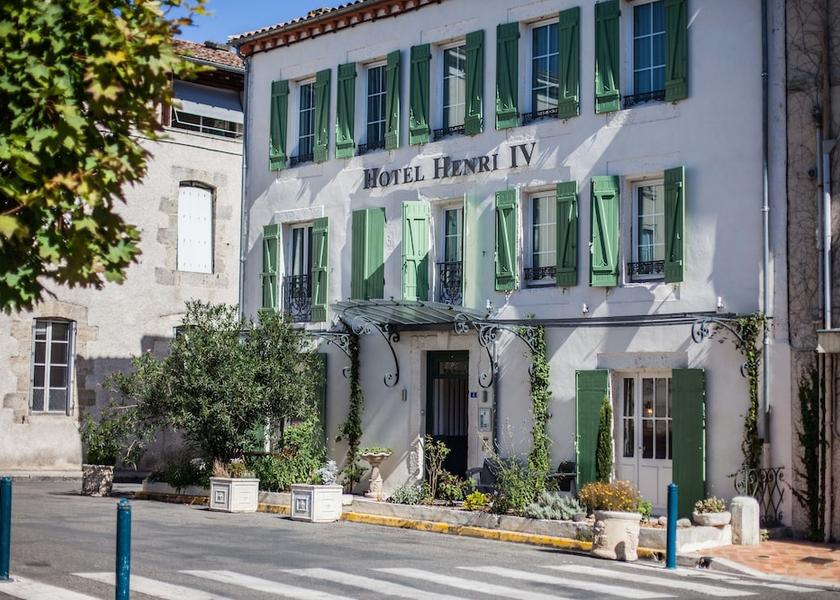 Nouvelle-Aquitaine Nerac Front of property