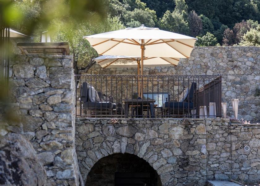 Corsica Lama Exterior Detail