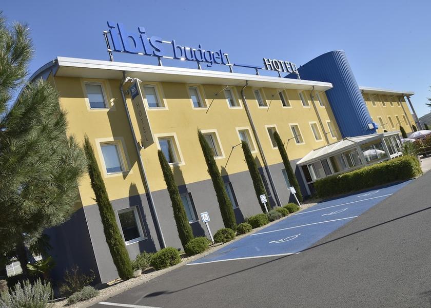 Auvergne-Rhone-Alpes Issoire Facade