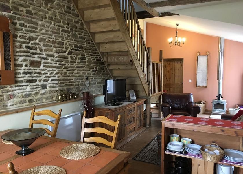 Normandy Savigny-Le-Vieux Dining Area