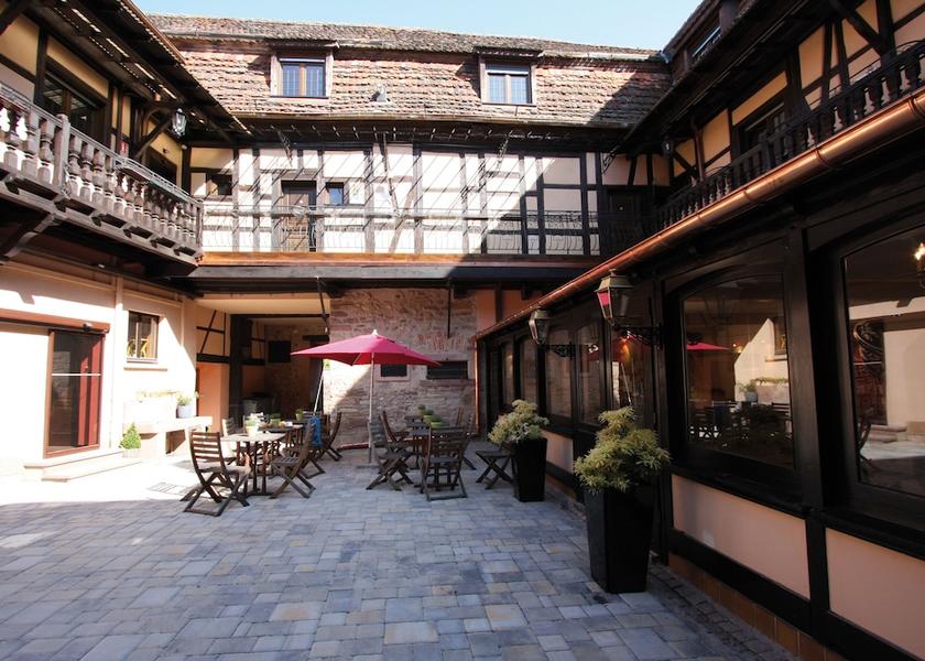 Grand Est Obernai Courtyard