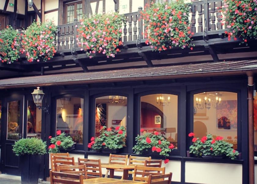 Grand Est Obernai Courtyard