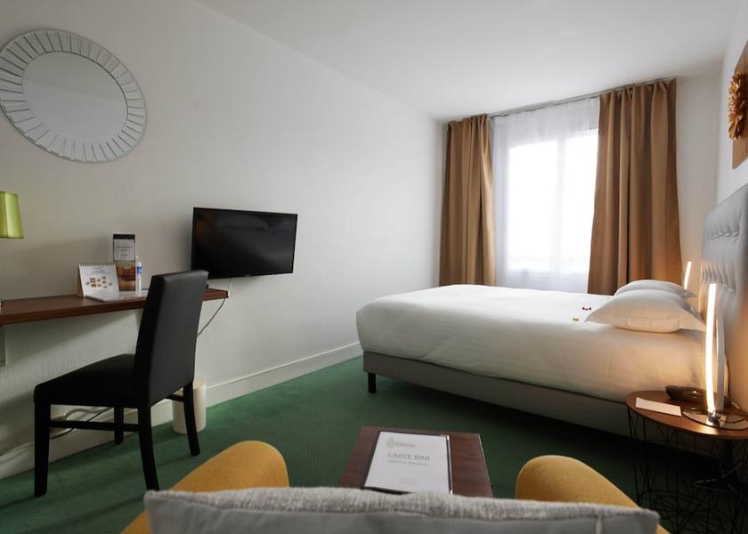 Centre-Loire Valley Dreux Room
