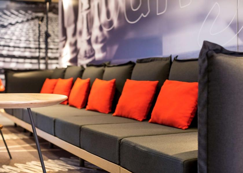 Ile-de-France Montigny-le-bretonneux Exterior Detail