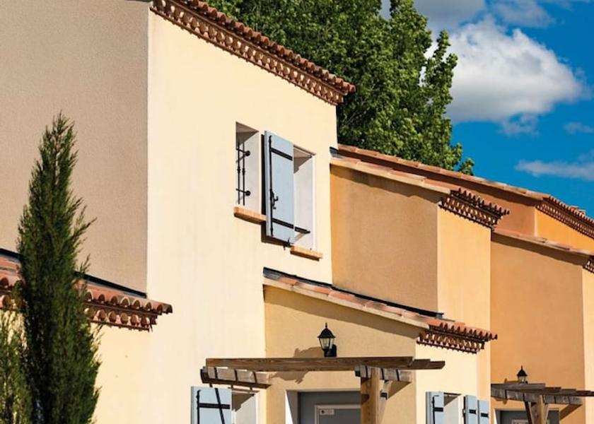 Provence - Alpes - Cote d'Azur L'Isle-sur-la-Sorgue Facade