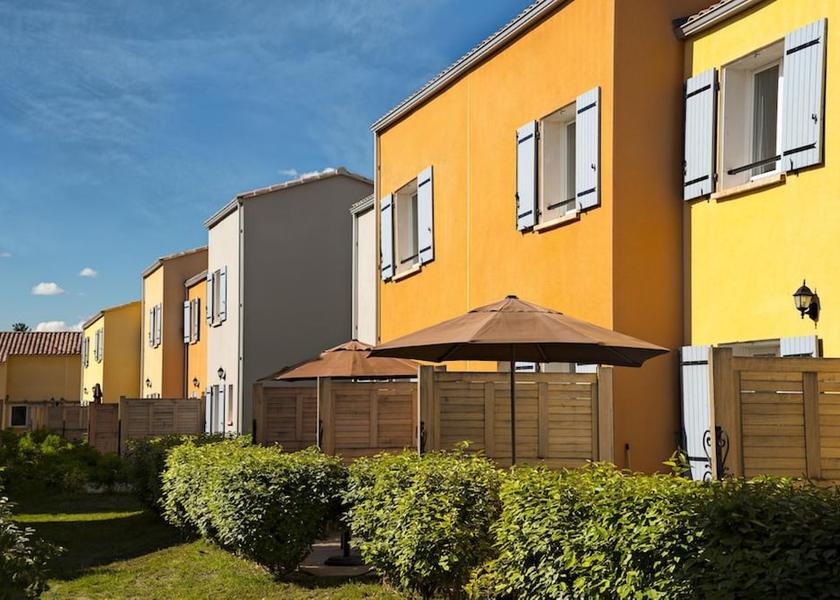 Provence - Alpes - Cote d'Azur L'Isle-sur-la-Sorgue Terrace